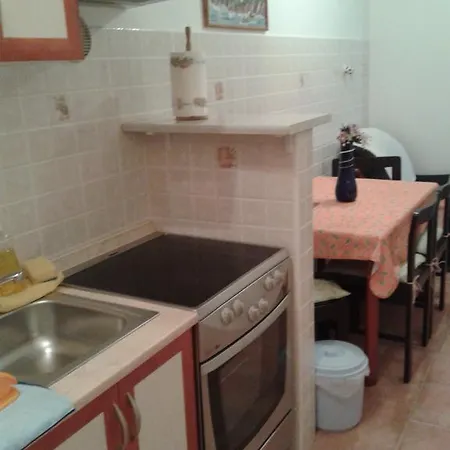 Apartment And Room Tatjana Bed & Breakfast Pula